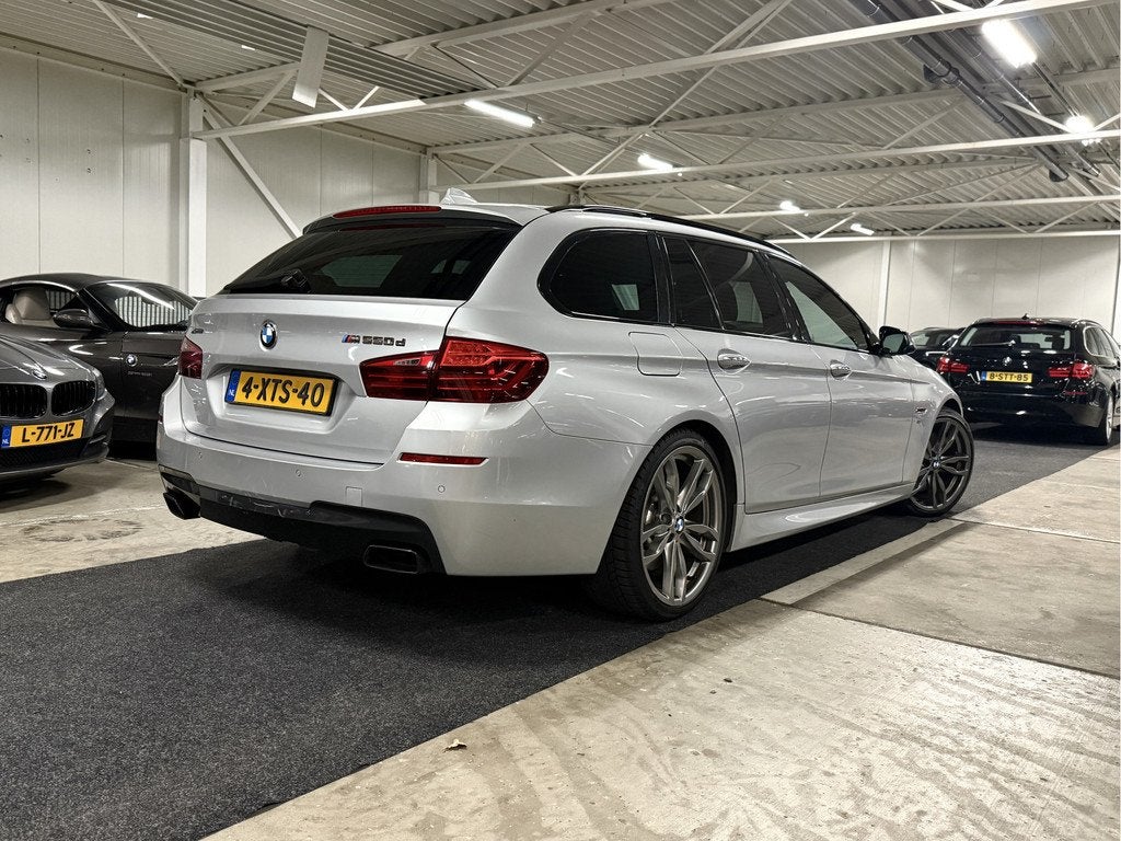 BMW 5 Serie Touring M550d xDrive High Exe. l Head-Up l Elek., Auto's, BMW, Automaat, Gebruikt, 2993 cc, Leder