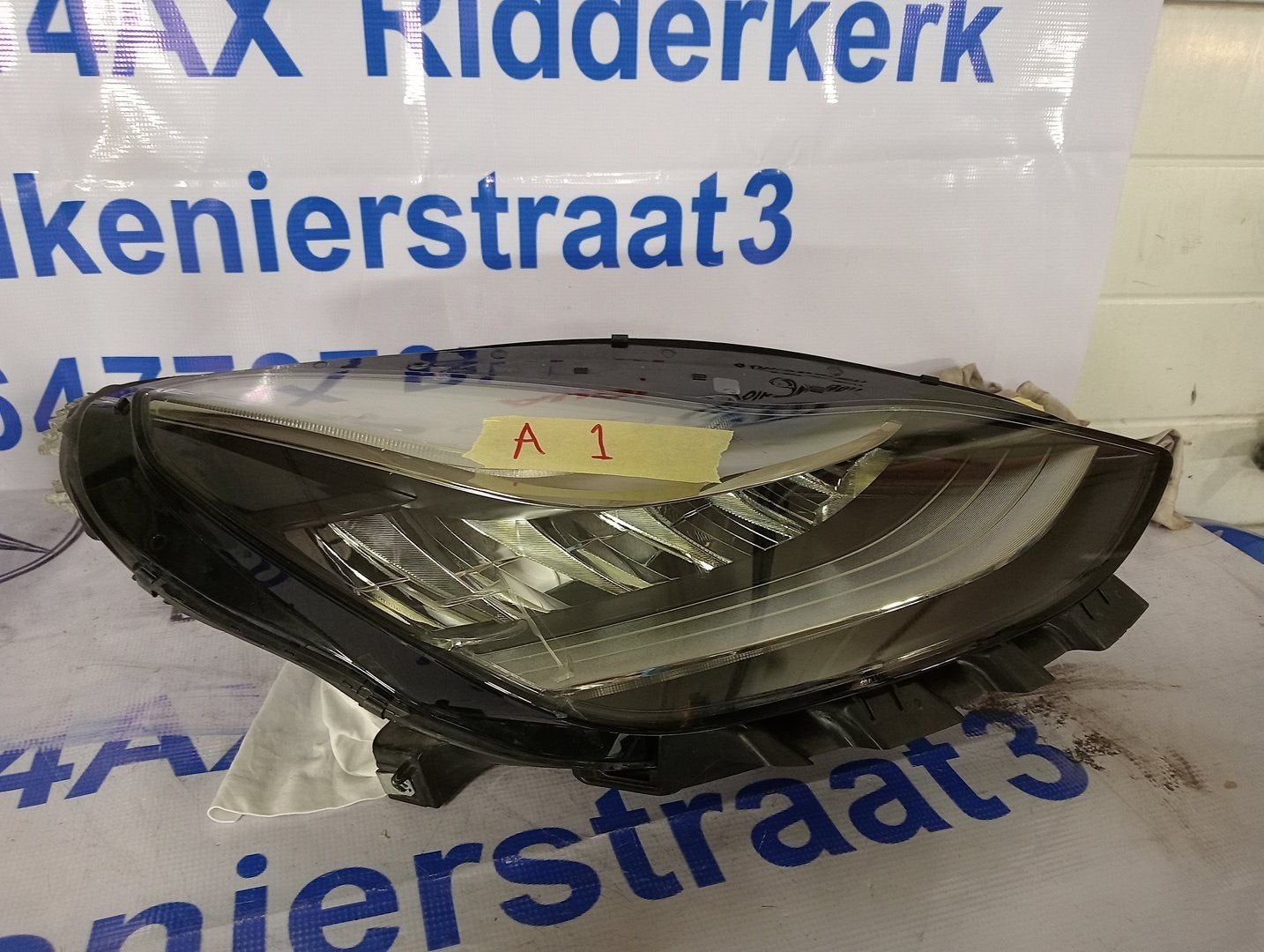TESLA MODEL 3 Koplampen Rechts met artikelnummer 1077372-00, Gebruikt, -, Overige automerken, -
