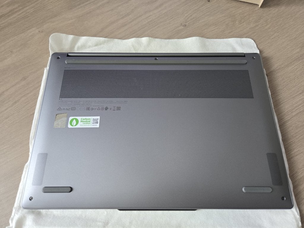 Foto 7 van Lenovo Yoga Slim 7 Aura 32GB/1TB – absolute nieuwstaat