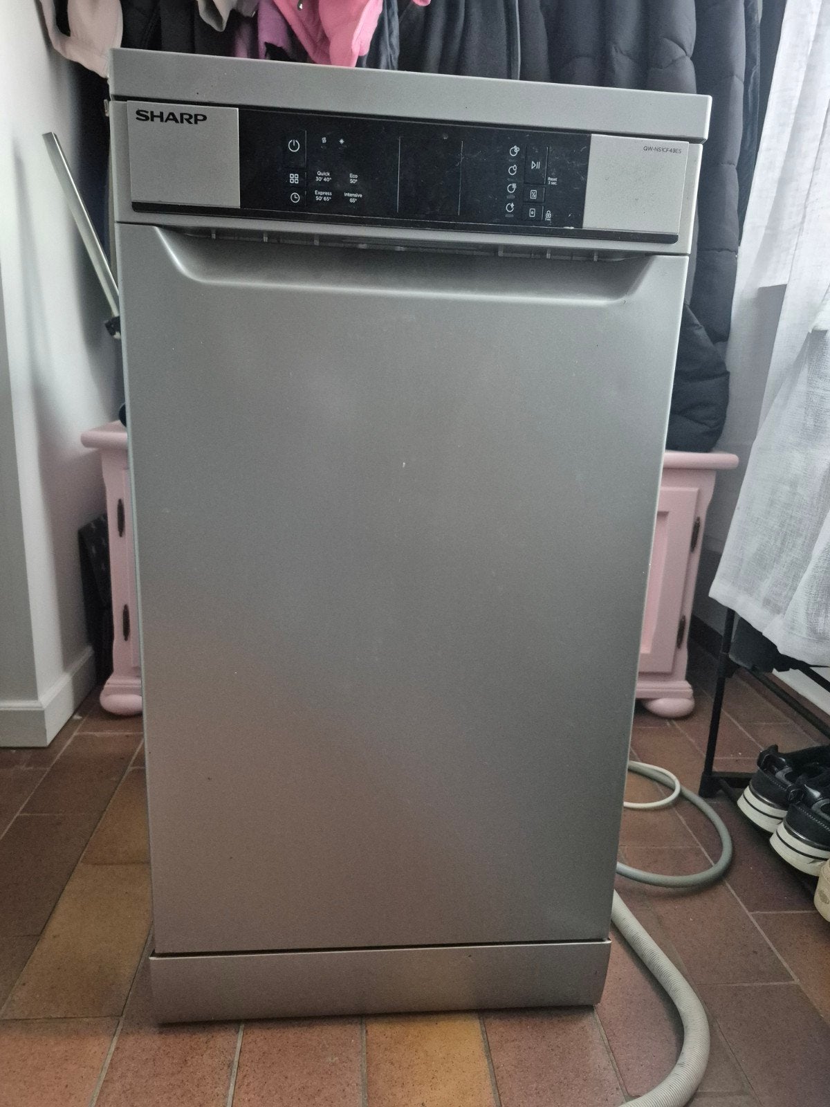 Sharp vaatwasser - Compact en efficiënt, Witgoed en Apparatuur, Vaatwasmachines, Gebruikt, Vrijstaand, 85 tot 90 cm, 45 tot 60 cm