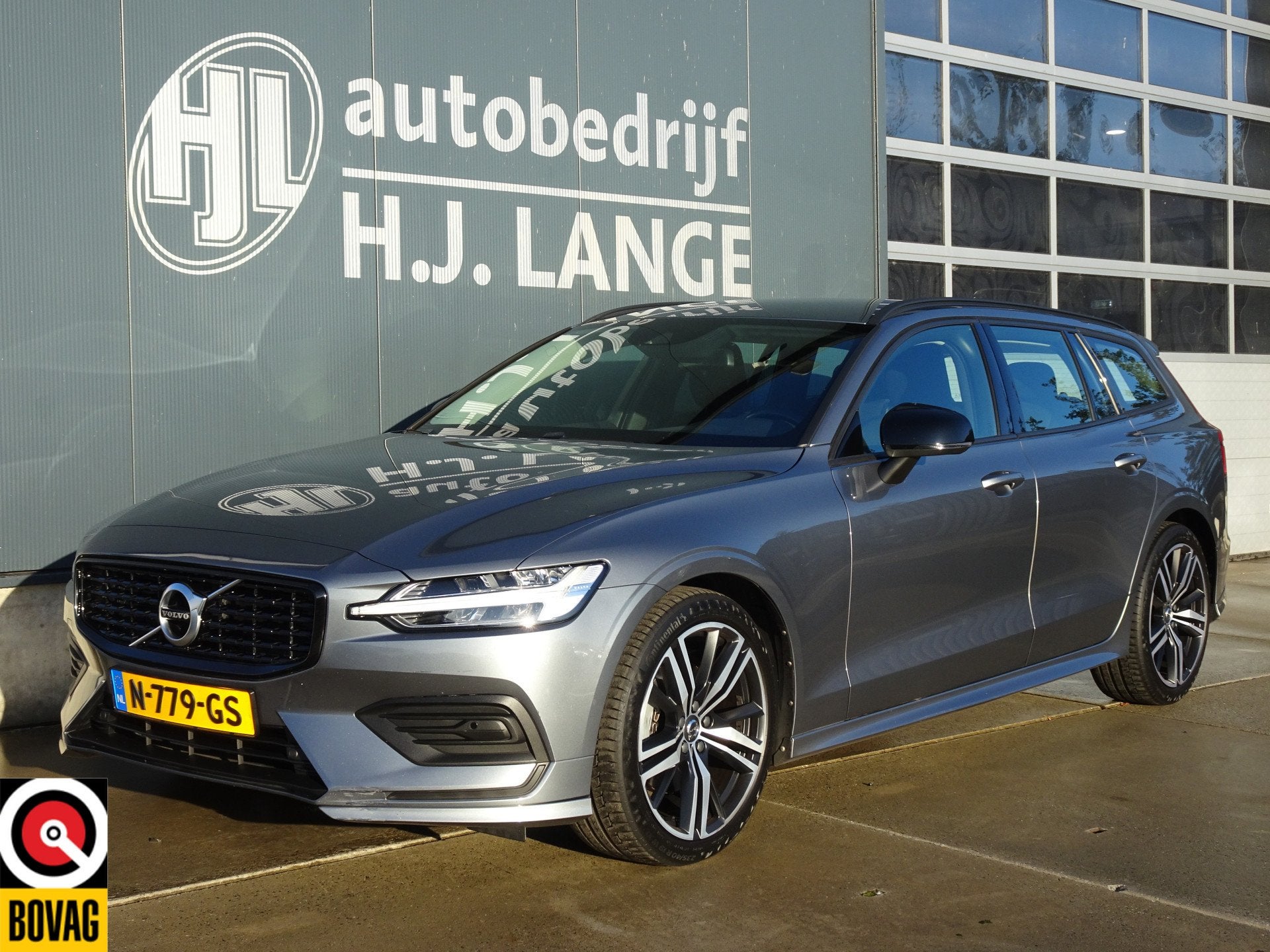 Volvo V60 2.0 B3 Momentum Advantage (bj 2021, automaat), Auto's, 12 maanden, 4 cilinders, Origineel Nederlands, Hybride Elektrisch/Benzine