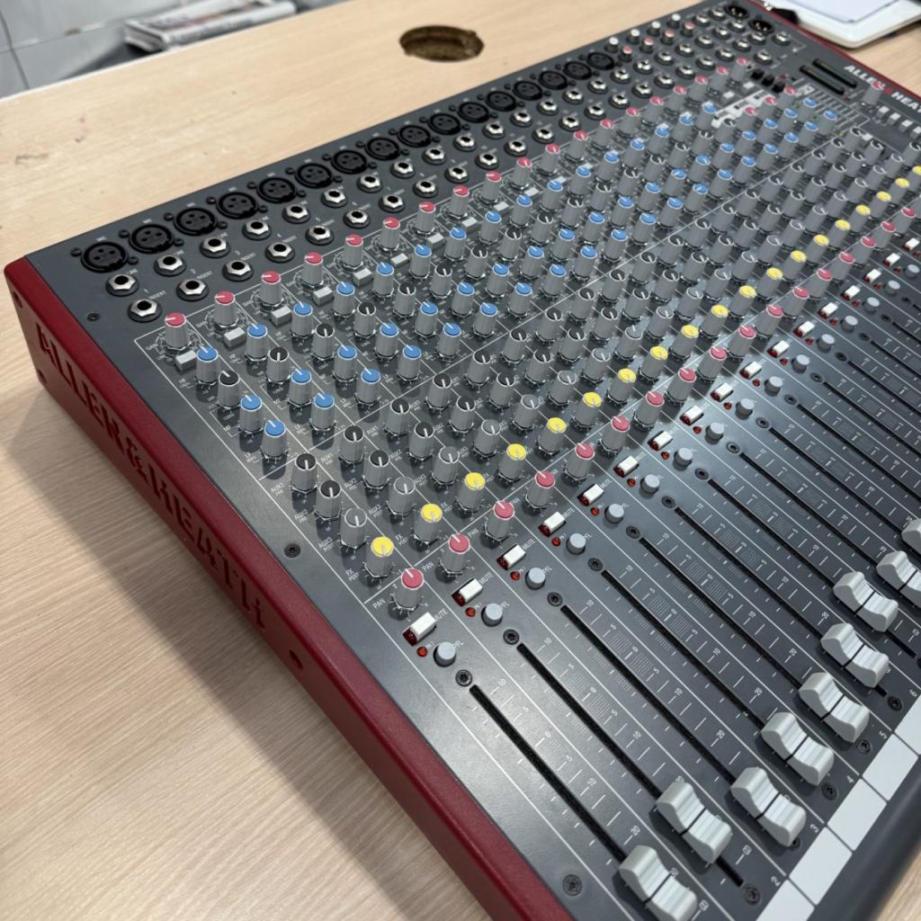 Allen & Heath ZED 22FX 22 kanaals mengpaneel met FX zeer net, Allen & Heath, Zo goed als nieuw, https://www.allen-heath.com/support/
