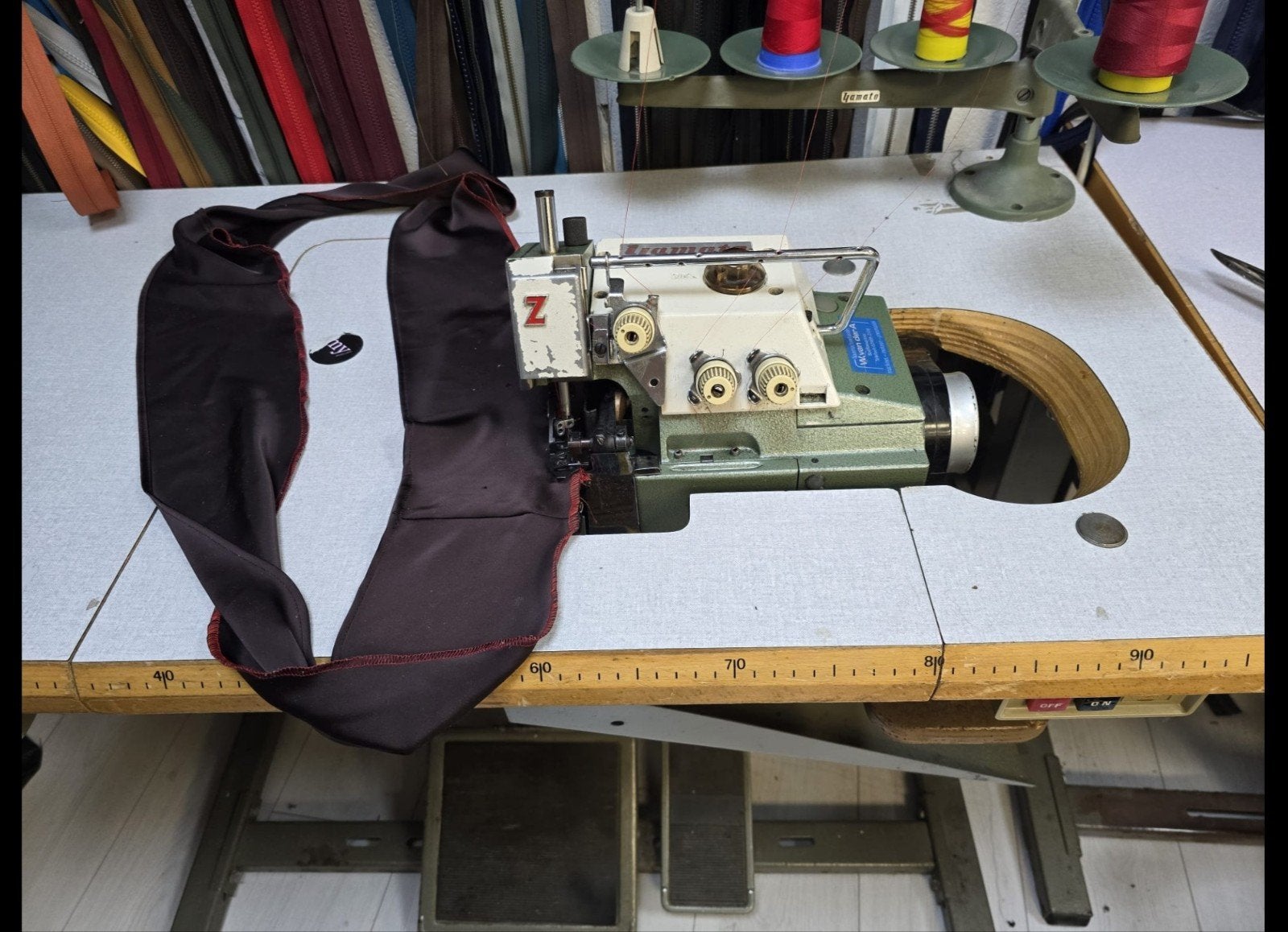 Yamato Lockmachine - Industrieel  werk met drie garen, Gebruikt, Lockmachine, Industrieel, Ophalen