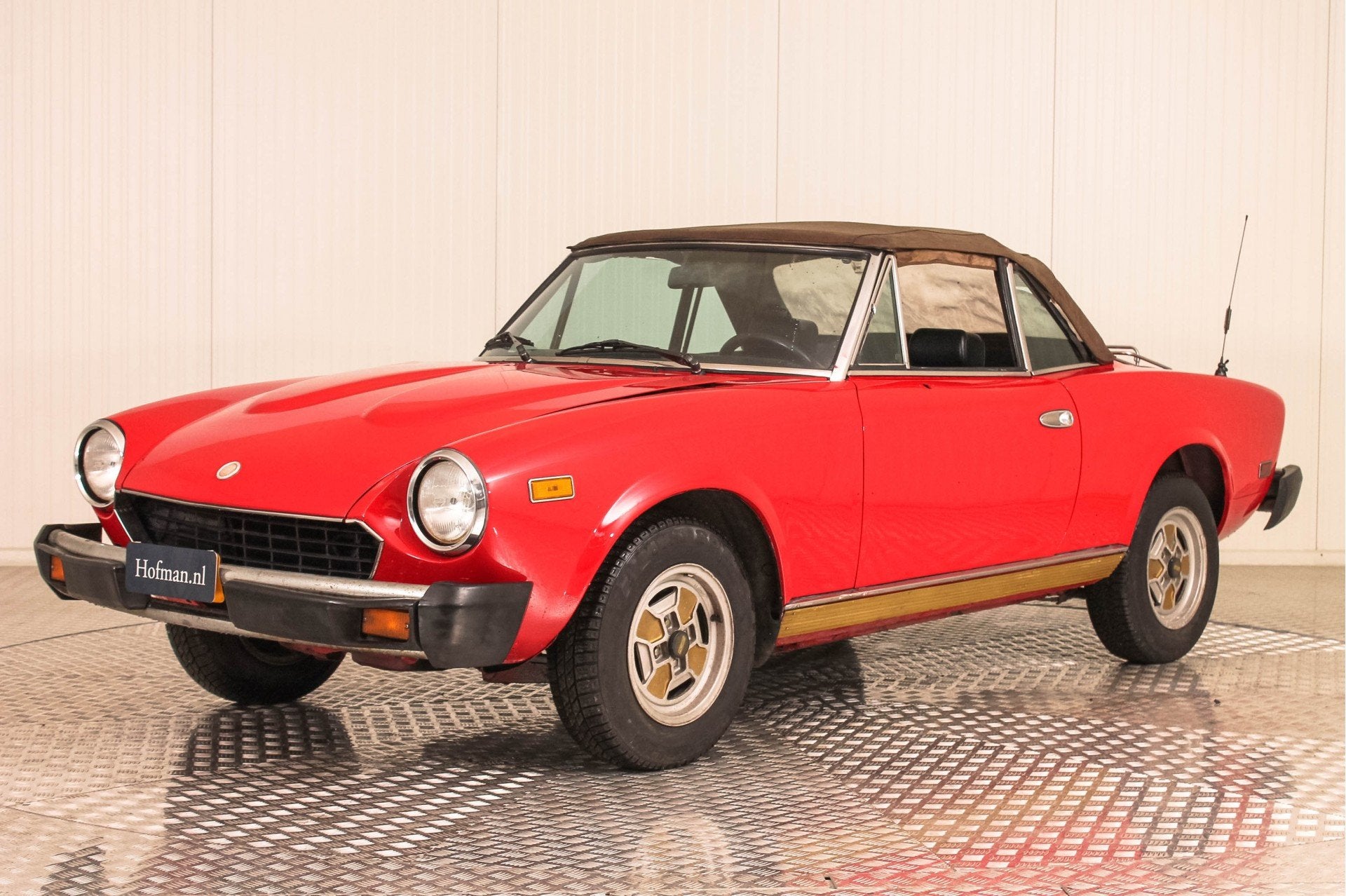 Fiat 124 Spider 2000 injectie (bj 1981), Achterwielaandrijving, 4 cilinders, Cabriolet, Bedrijf