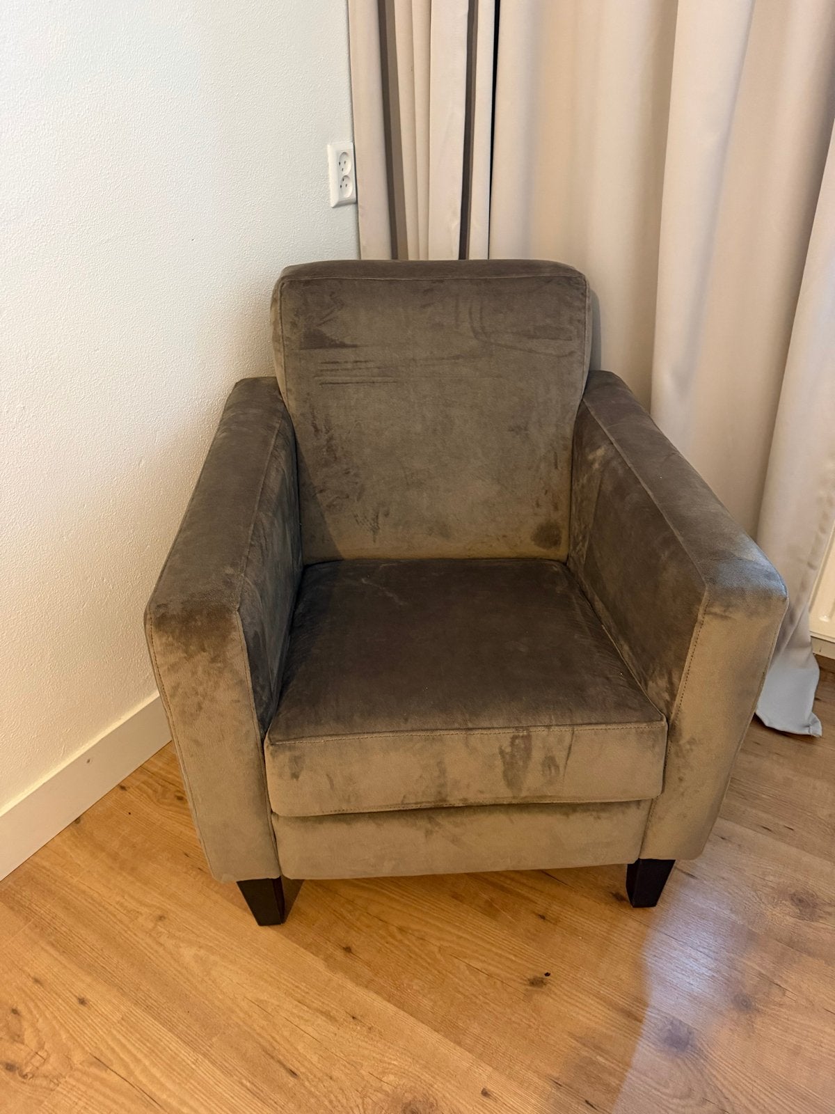 Comfortabele taupe velourd fauteuil izgst!, Ophalen, Minder dan 75 cm, Zo goed als nieuw, Stof