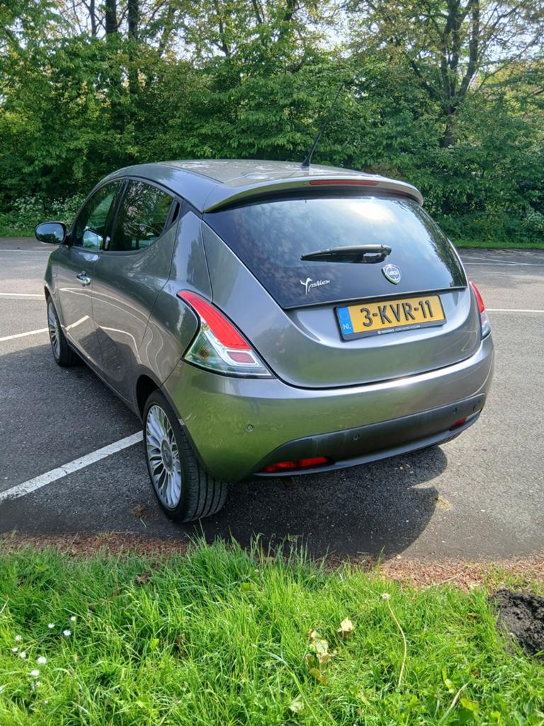 Lancia Ypsilon 0.9 Twinair 85PK Start&stop 2012 Grijs, Auto's, Lancia, Voorwielaandrijving, 24 km/l, Handgeschakeld, Particulier