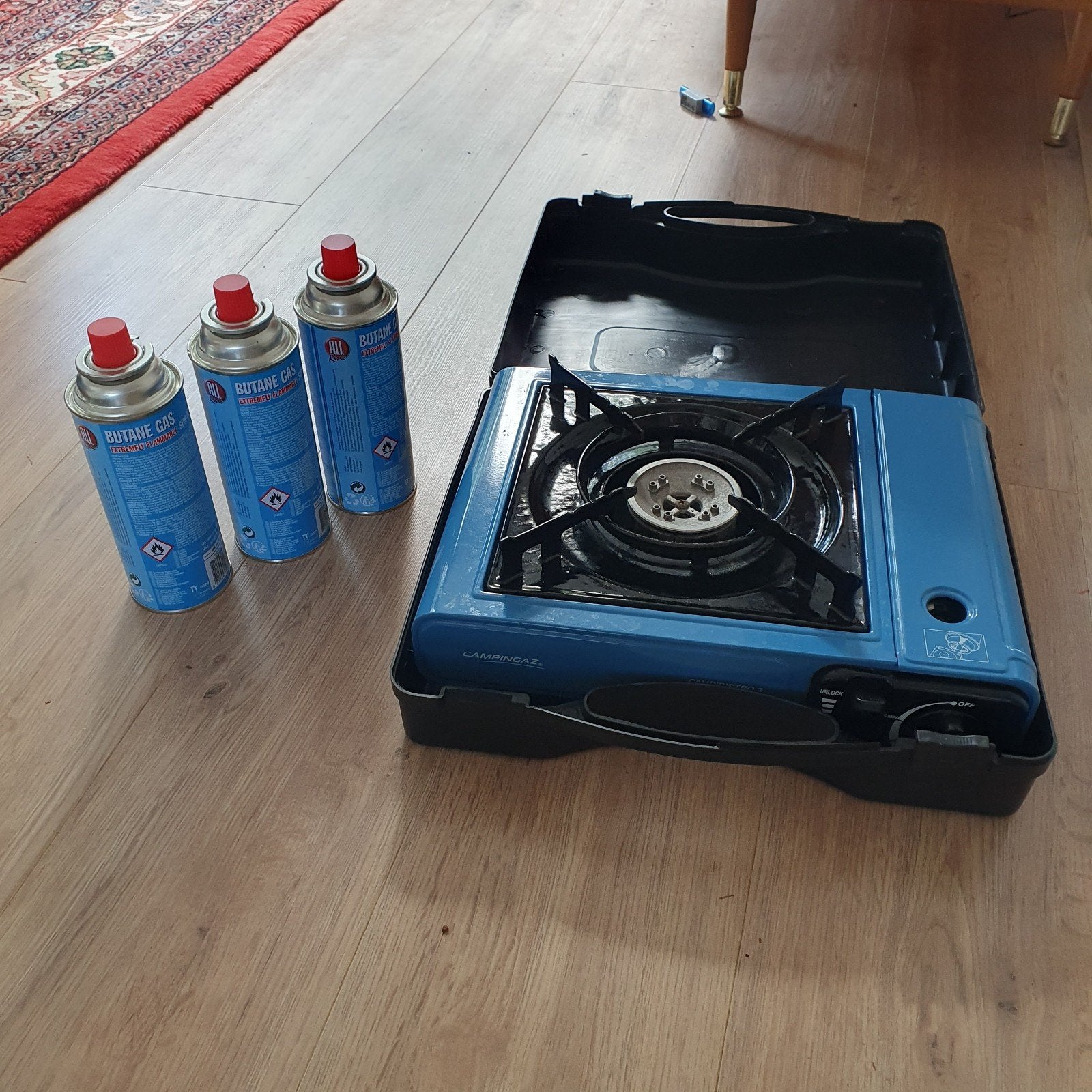 Camping gasstel 1 pit met 4 gasflesjes, Ophalen