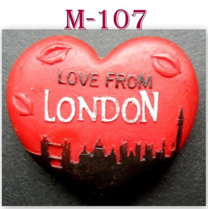 M107 koelkastmagneet london  verzendkosten: 2.80, Verzamelen, Verzenden, Zo goed als nieuw