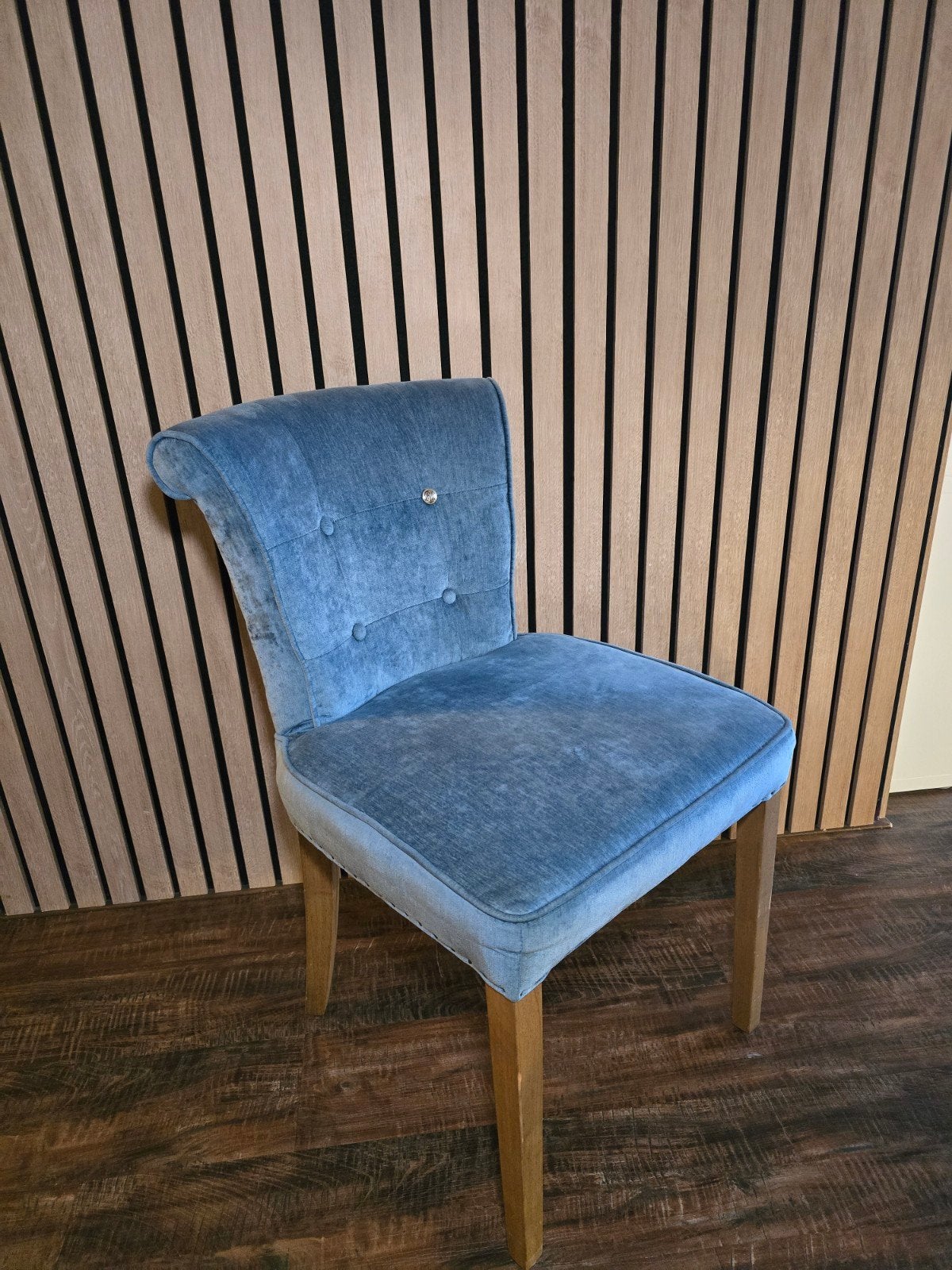 Foto 5 van Massief teakhouten eettafel 240 cm + 5 Rivièra Maison stoele