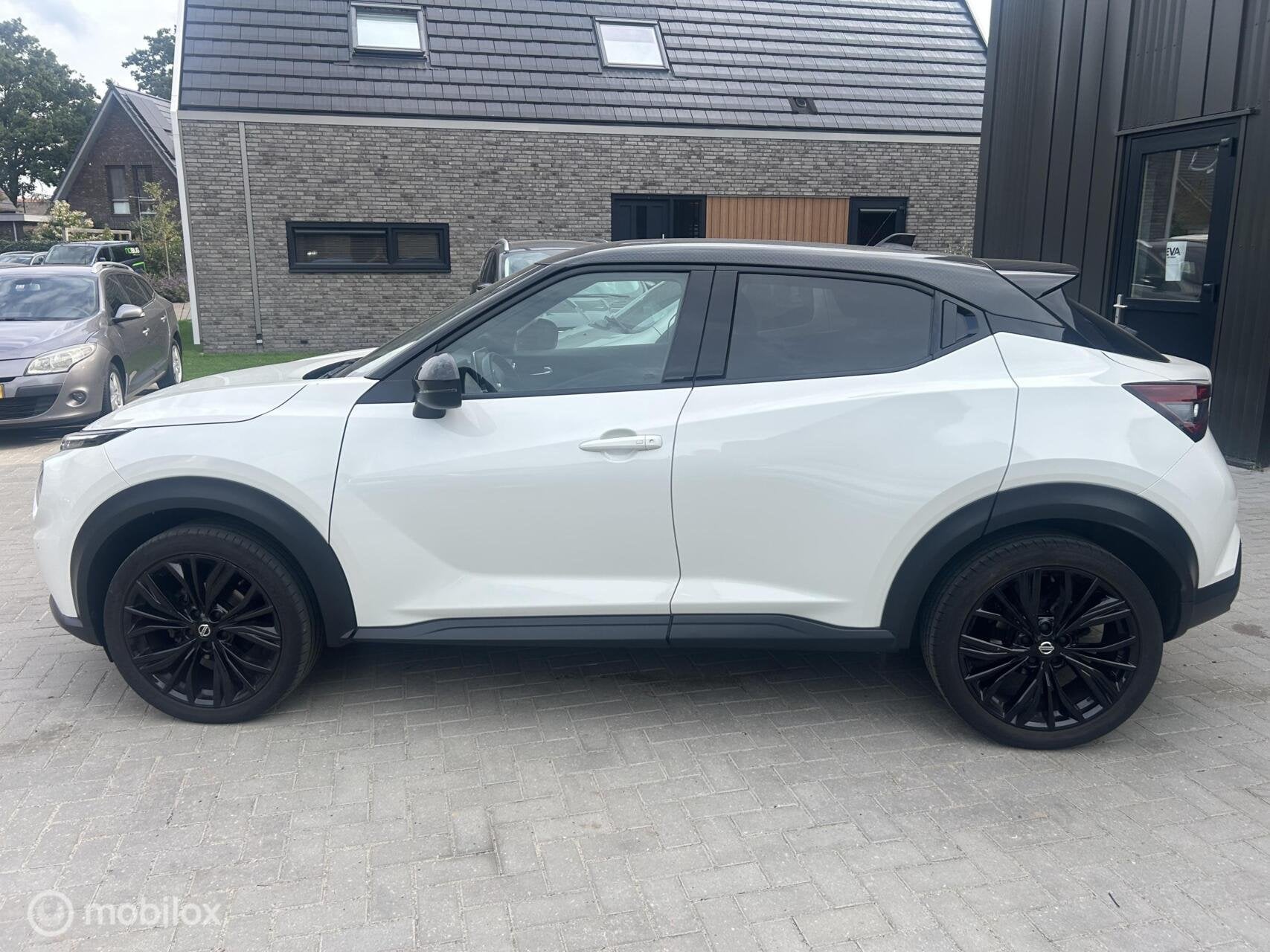Nissan Juke 1.0 DIG-T Enigma Plus Pack Aut. Trekh Stoelver, Auto's, Dealer onderhouden, Euro 6, Wit, Origineel Nederlands