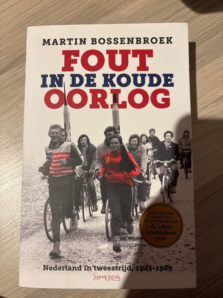 Fout in de Koude Oorlog - Martin Bossenbroek, Boeken, Ophalen of Verzenden, 20e eeuw of later, Zo goed als nieuw