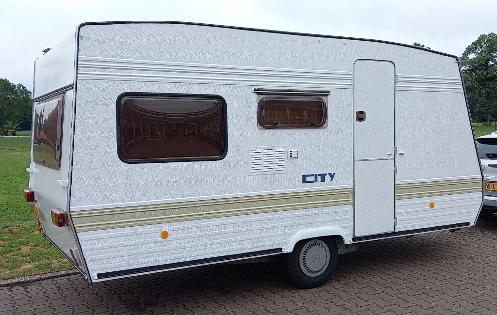 Fris gepimpte Burstner City caravan +voortent, Ophalen, Tot en met 4