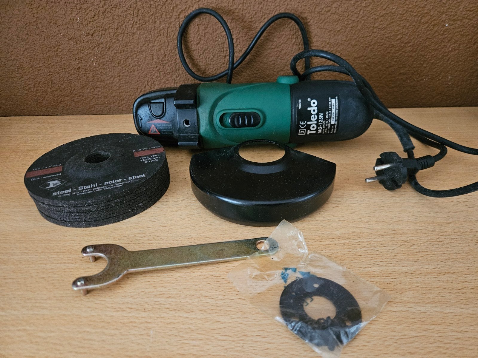 Toledo TAG-125N Haakse Slijpmachine met Accessoires, Doe-het-zelf en Verbouw, Gereedschap | Slijpmachines, Ophalen of Verzenden