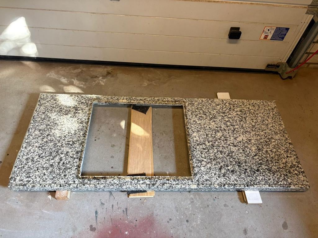 Graniet keukenblad   (Ophalen in lieshout, Huis en Inrichting, Keuken | Keukenelementen, Ophalen, 50 tot 75 cm, 200 cm of meer