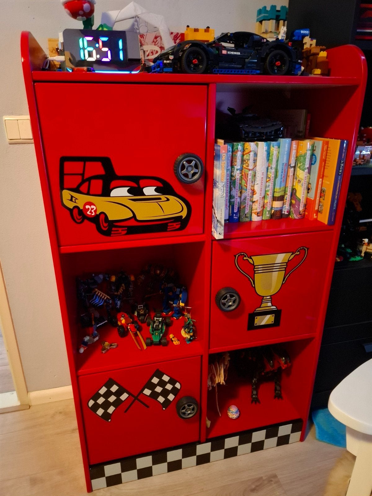 Rode kinderkast cars, Kinderen en Baby's, Ophalen, Kast