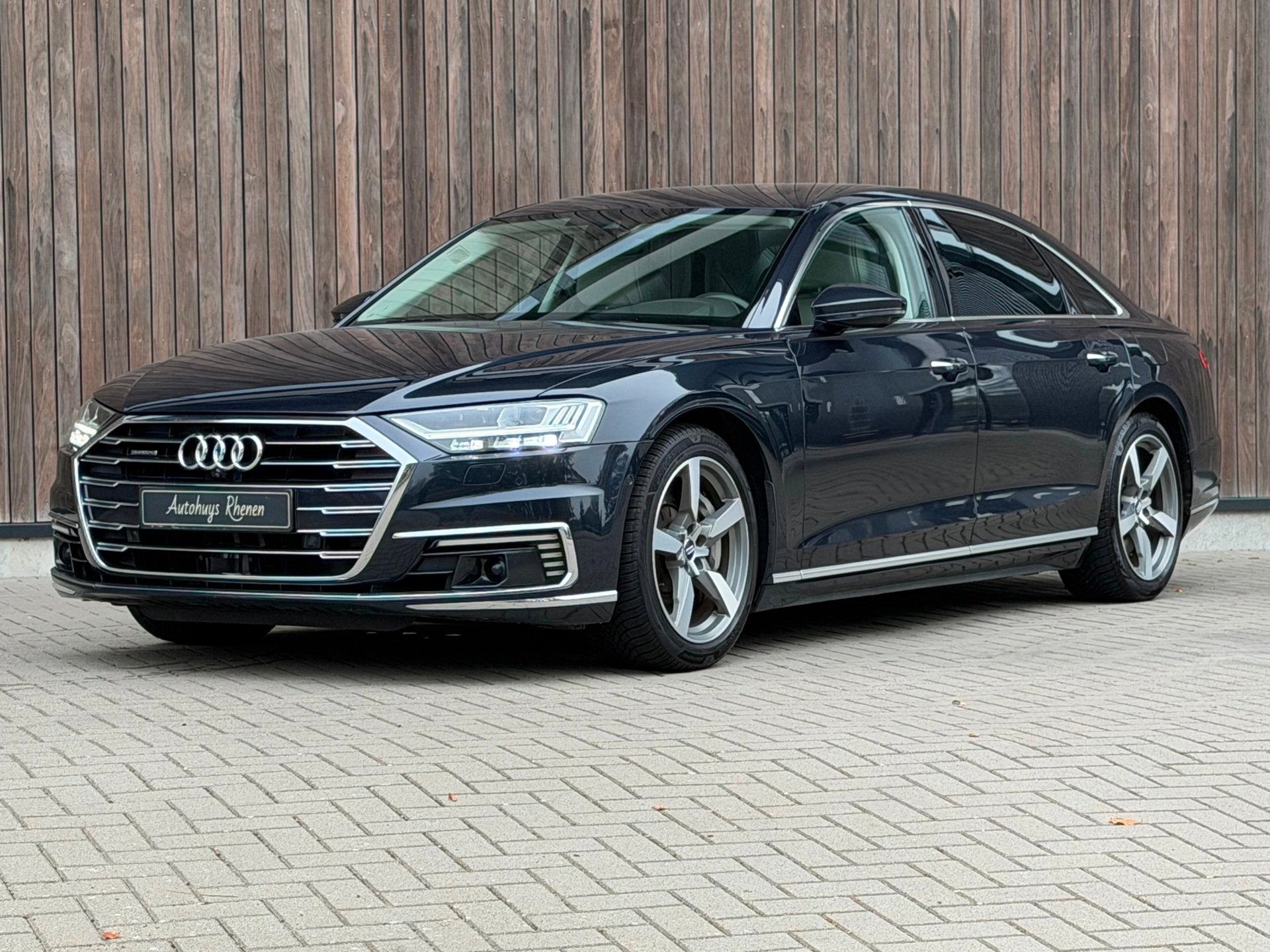 Audi A8 60 TFSI e quattro Lang Pro Line / B&O / 360 Camera /, Auto's, Automaat, Dealer onderhouden, 14 kWh, Gebruikt