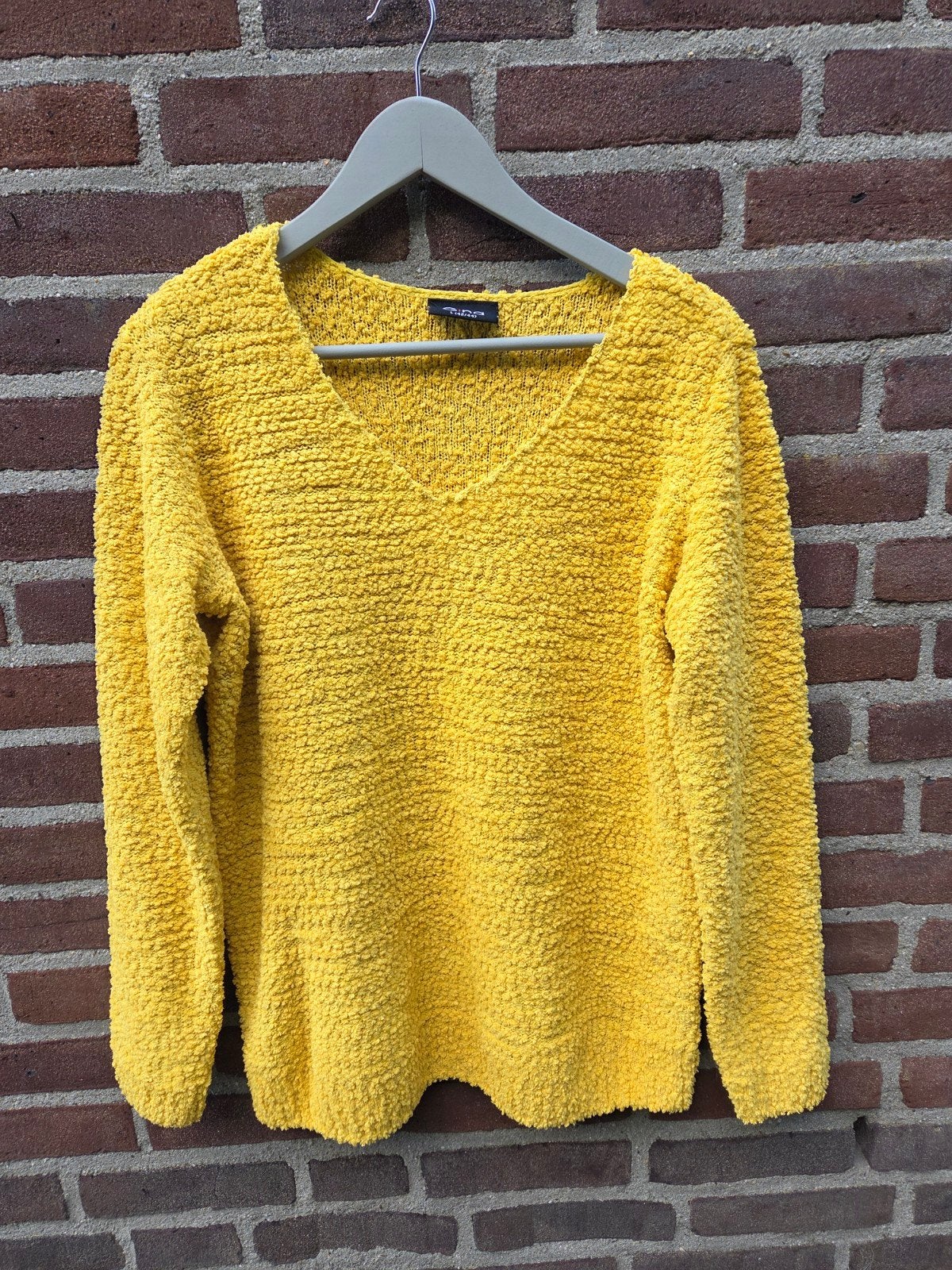 Nieuw: Okergele zachte bouclé / chenille trui Gina - Maat XL, Geel, Maat 42/44 (L), Nieuw, Ophalen of Verzenden