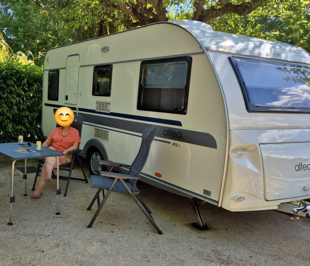 Adria Altea 472 - caravan bj 2013, airco (2020)  en mover, Caravans en Kamperen, Rondzit, Particulier, Adria, Airco