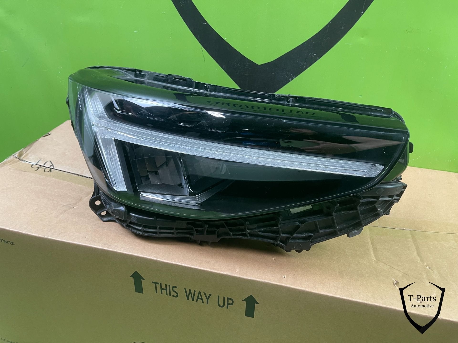 volvo XC40 koplamp rechts 32404666 lamp, Gebruikt, Gunnar Engellaus vag 8
405 31  Gothenburg, SE, Info@volvocars.com, Ophalen of Verzenden
