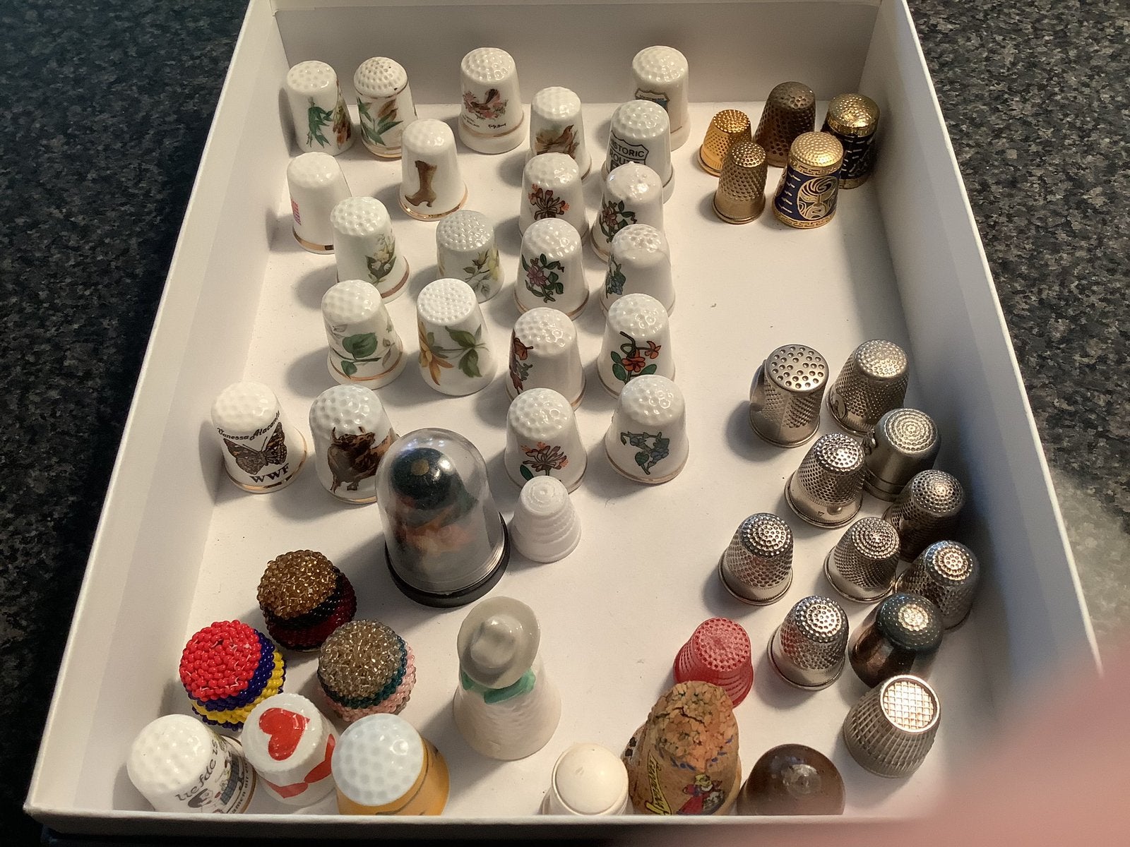 Vingerhoedjes 45 stuks, Ophalen of Verzenden, Zo goed als nieuw
