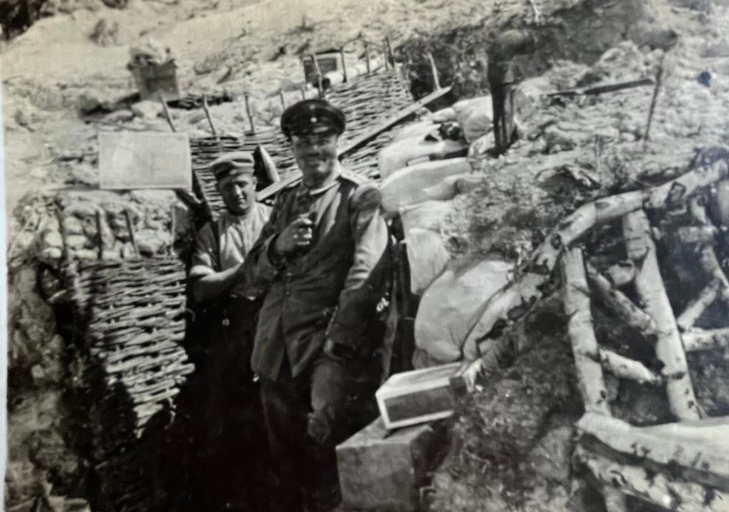 WO1 DUITS Zw/w foto Officier en soldaat in de loopgraaf, Verzamelen, Verzenden, Landmacht, Duitsland, Foto of Poster