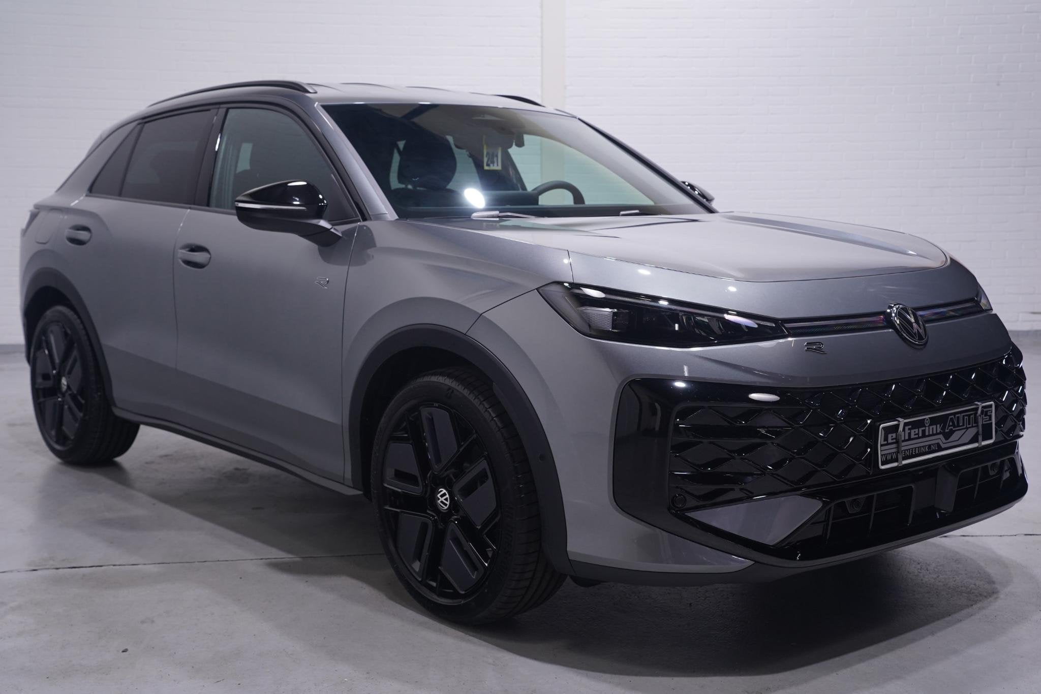 Volkswagen T-Roc 1.5 eTsi R-Line First Edition IQ.light Appl, 1374 kg, Euro 6, 4 cilinders, 150 pk