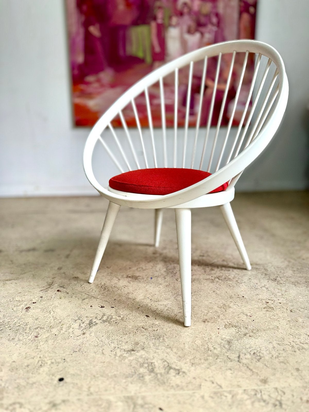 Vintage Spijlenstoel Wit met Rood Kussen, Huis en Inrichting, Ophalen, Gebruikt, Wit, Eén