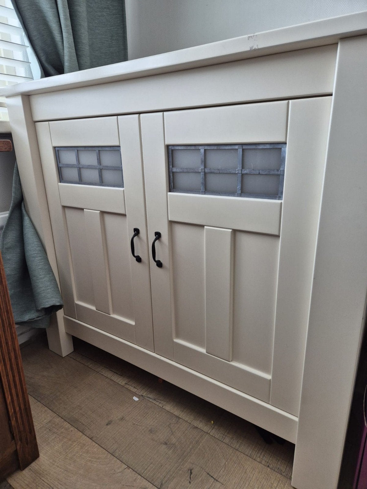 BABYKAMER TE KOOP: ledikant, commode en wandplank, Ophalen, Zo goed als nieuw, Ledikant