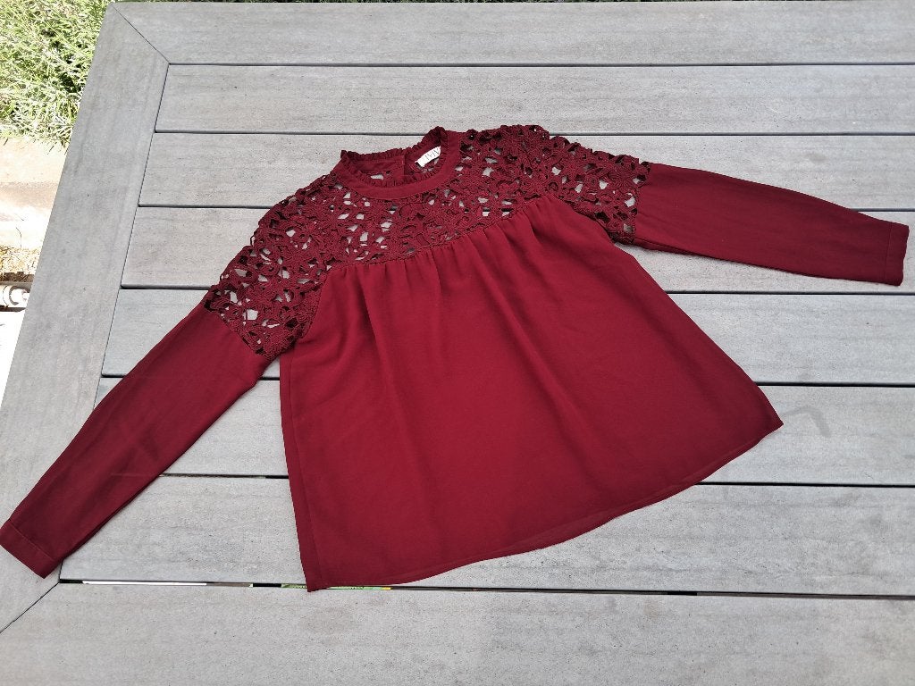 N01 Bordeaux rode blouse met kant IVIVI Maat S, Kleding | Dames, Ophalen of Verzenden, Zo goed als nieuw, Ivivi, Maat 36 (S)