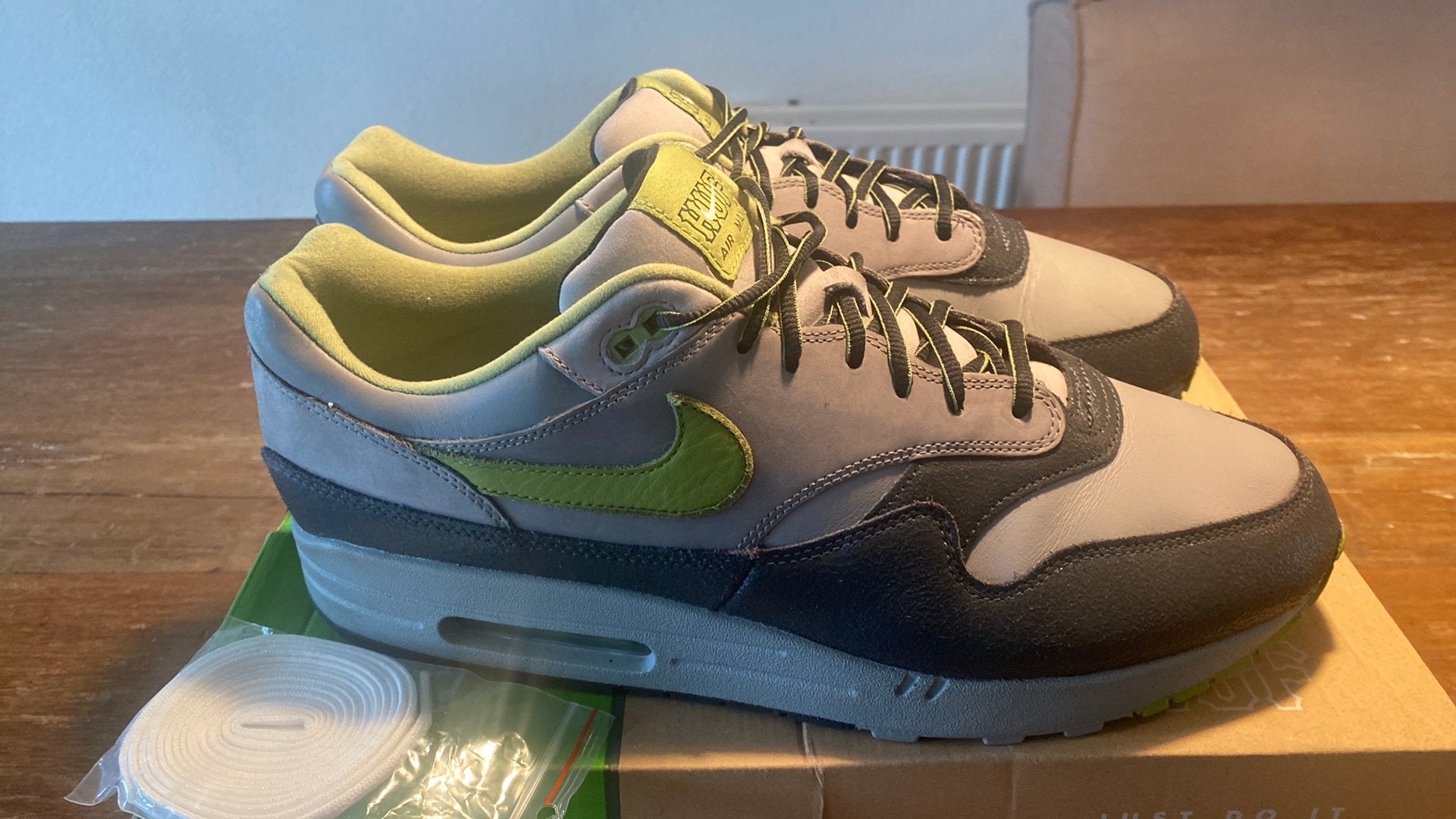 Nike max 1 maat 49,5 grijs groen, Kleding | Heren, Schoenen, Overige kleuren, Ophalen of Verzenden, Sneakers of Gympen, Gedragen