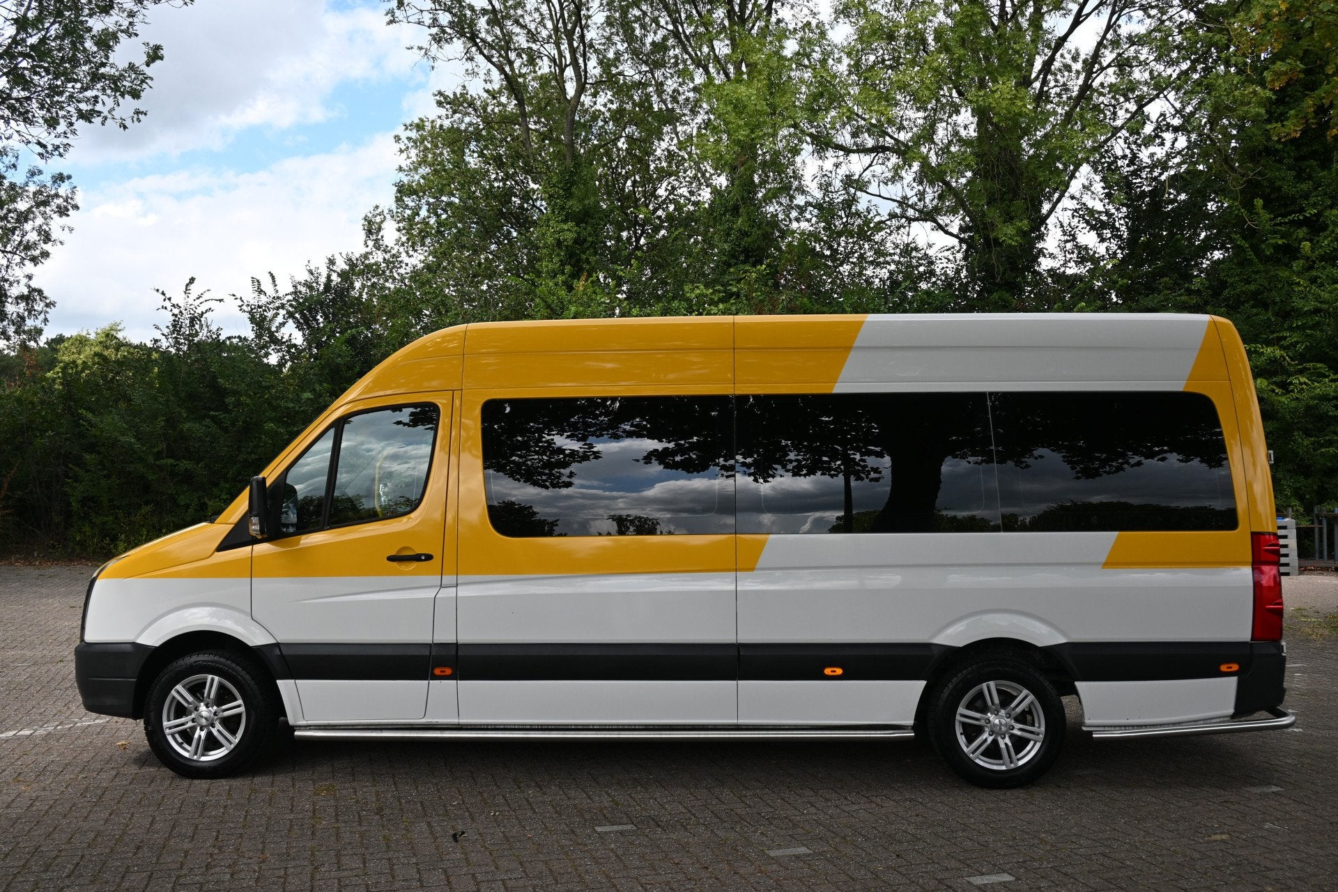 Volkswagen Crafter 35 2.0 TDI L3H2 BM lift 9persoons rolstoe, Auto's, 13 km/l, Euro 5, Gebruikt, 2000 kg