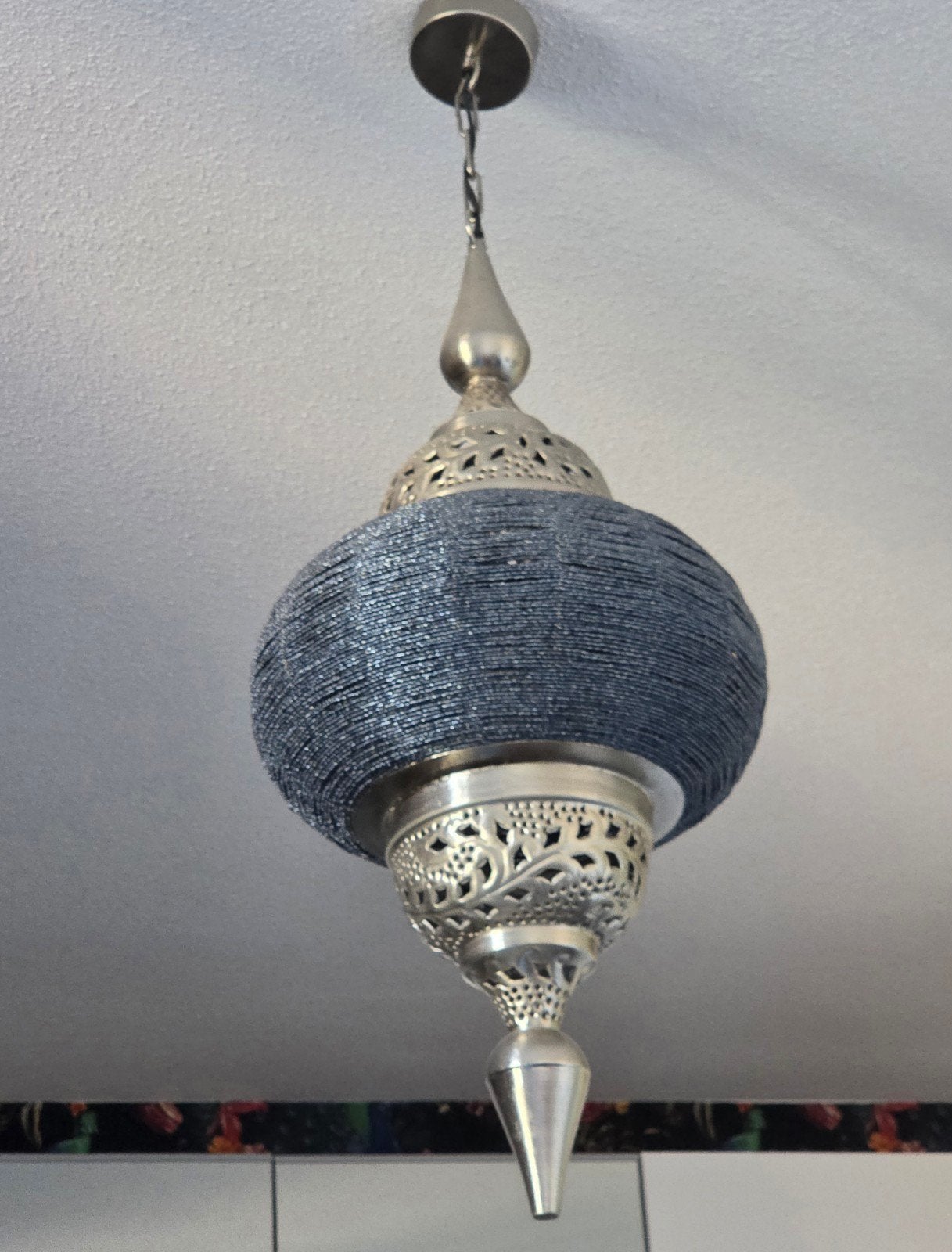 Oosterse hanglamp met blauw textiel en zilverkleurig metaal, Huis en Inrichting, Lampen | Hanglampen, Ophalen, E27 (groot), Oosters
