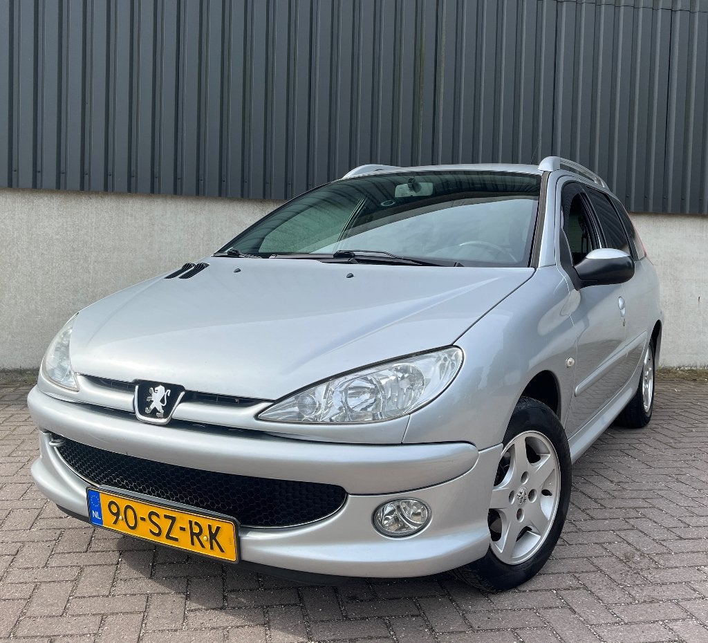Peugeot 206 1.4 SW 2006 Airco | Apk | Trekhaak, Voorwielaandrijving, Zwart, 4 cilinders, Origineel Nederlands