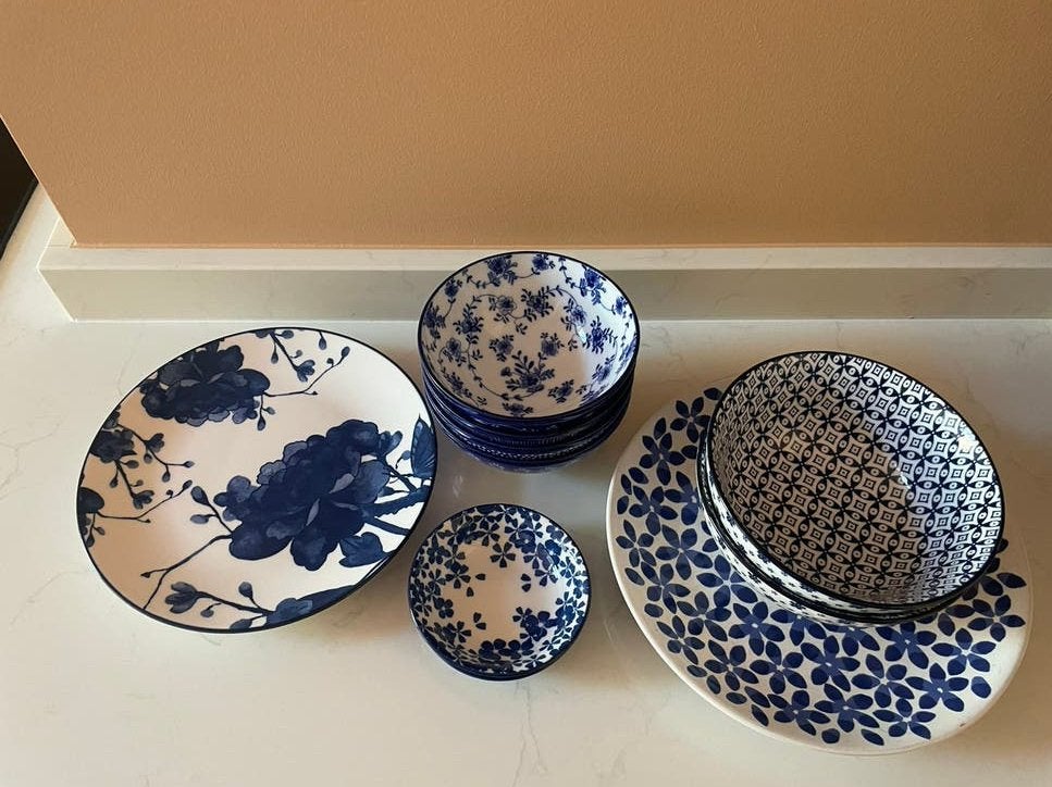 Gevarieerde set blauw-wit servies ( IKEA, Xenos, Gusta & AH), Ophalen, Zo goed als nieuw, Overige stijlen, Bord(en)