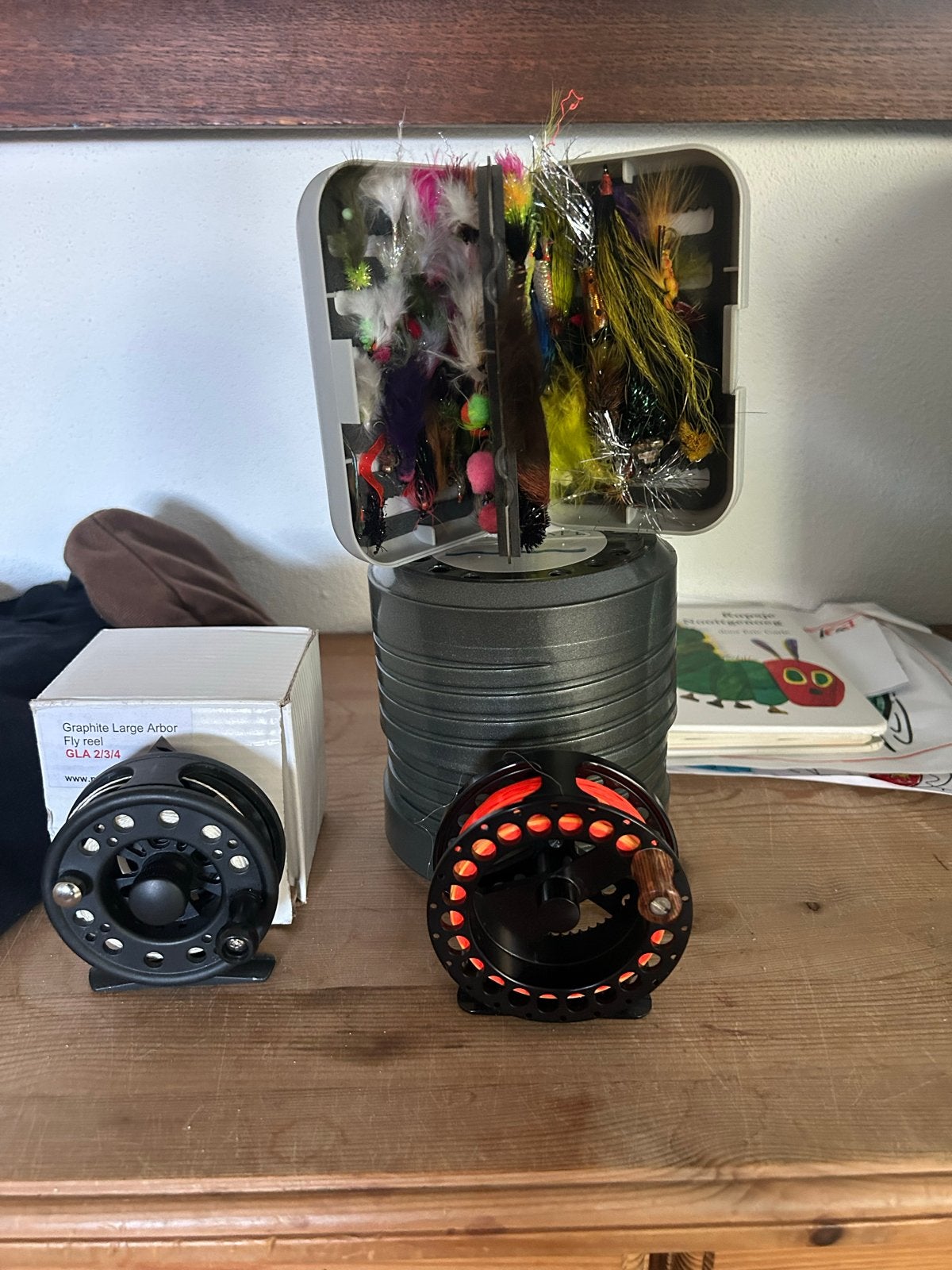 Vliegvisser starterset: 2 molens en vliegenbox, Ophalen of Verzenden, Gebruikt, Complete set