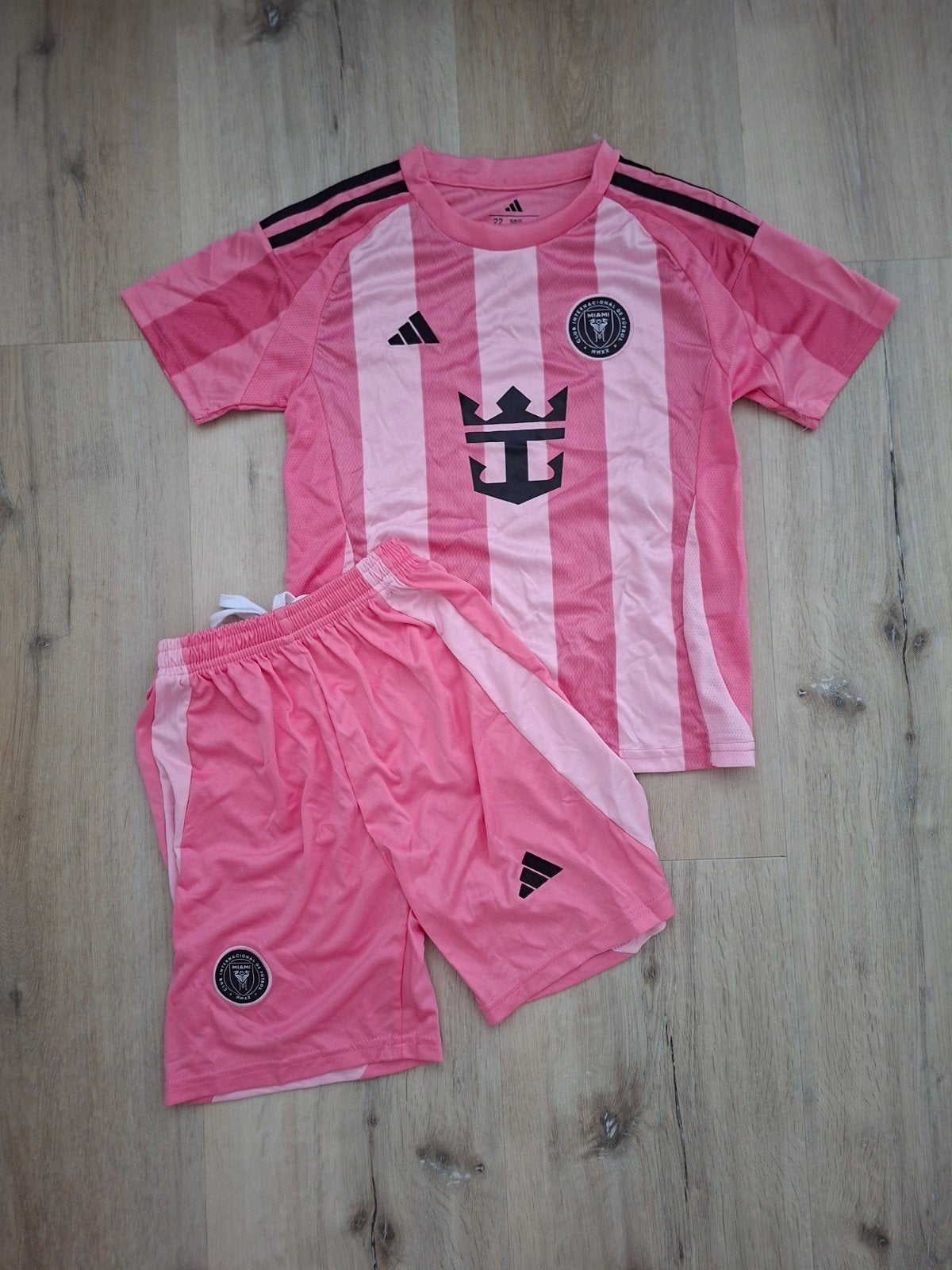 Inter Miami tenue maat 140 (nieuw met kaartjes), Sport en Fitness, Voetbal, Maat XS of kleiner, Verzenden, Nieuw, Set