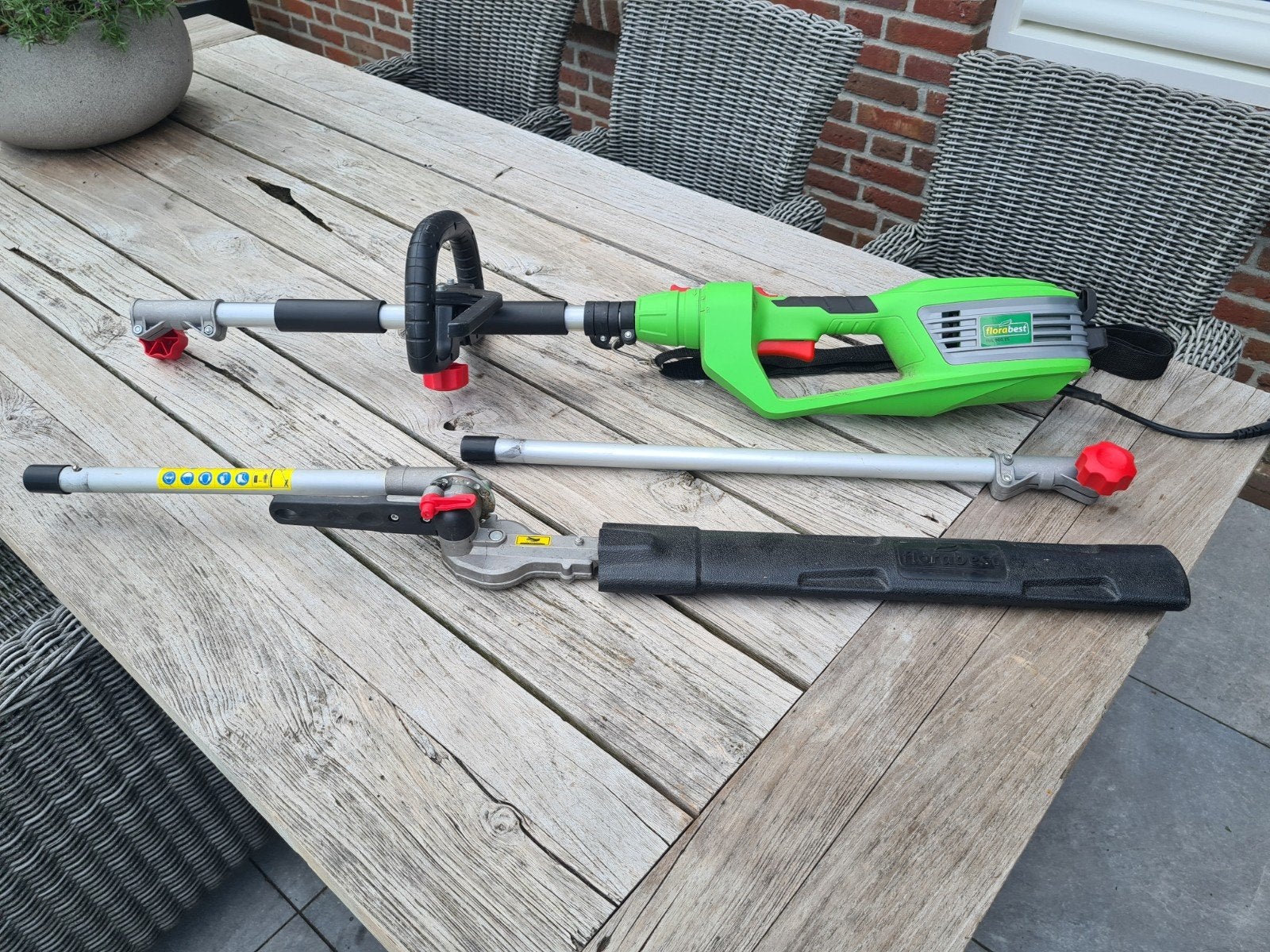 Florabest FHL 900 E5 Heggenschaar met lange steel, Ophalen of Verzenden