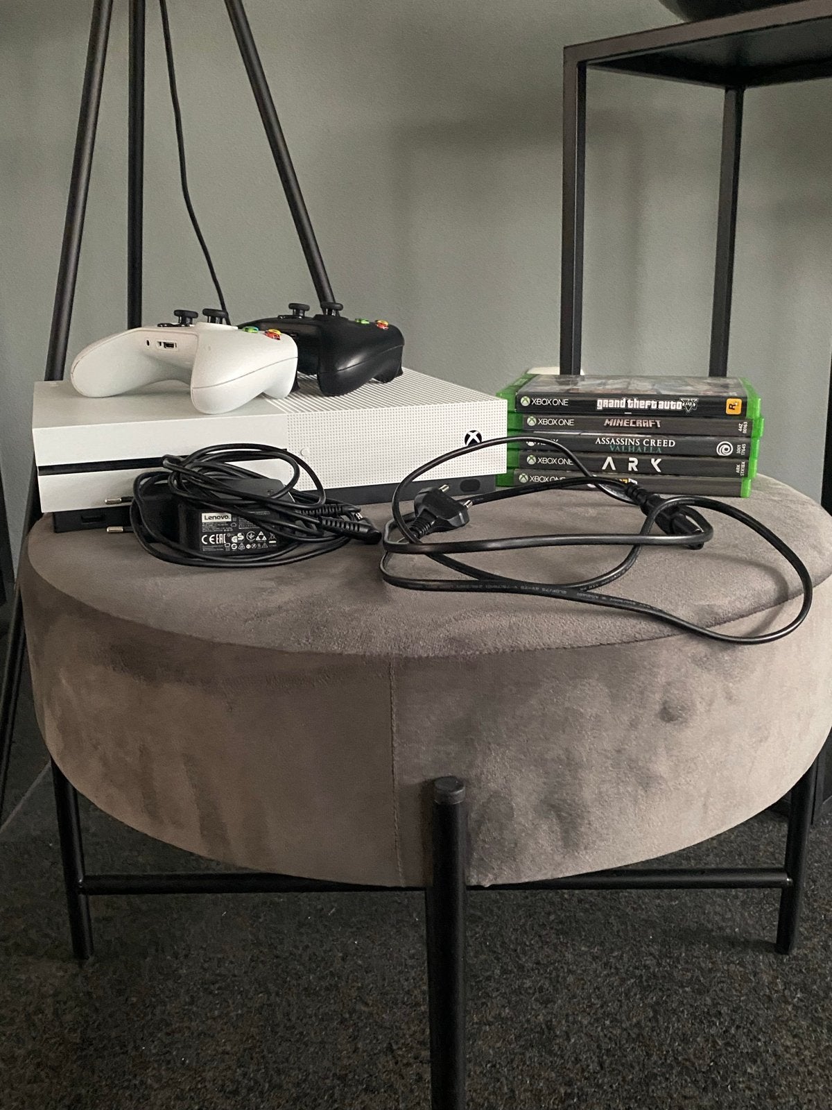 Xbox One S met 2 controllers en diverse spellen, Spelcomputers en Games, Spelcomputers | Xbox One, Met 2 controllers, Xbox One S