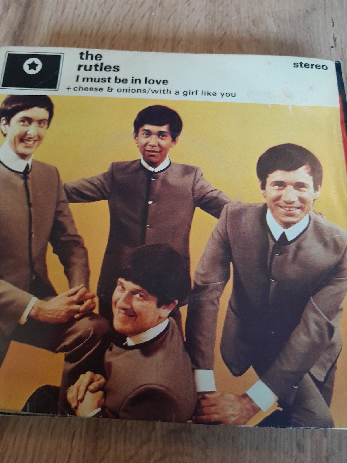 the rutles 7 inch l must be in love, Ophalen of Verzenden, Zo goed als nieuw, Pop