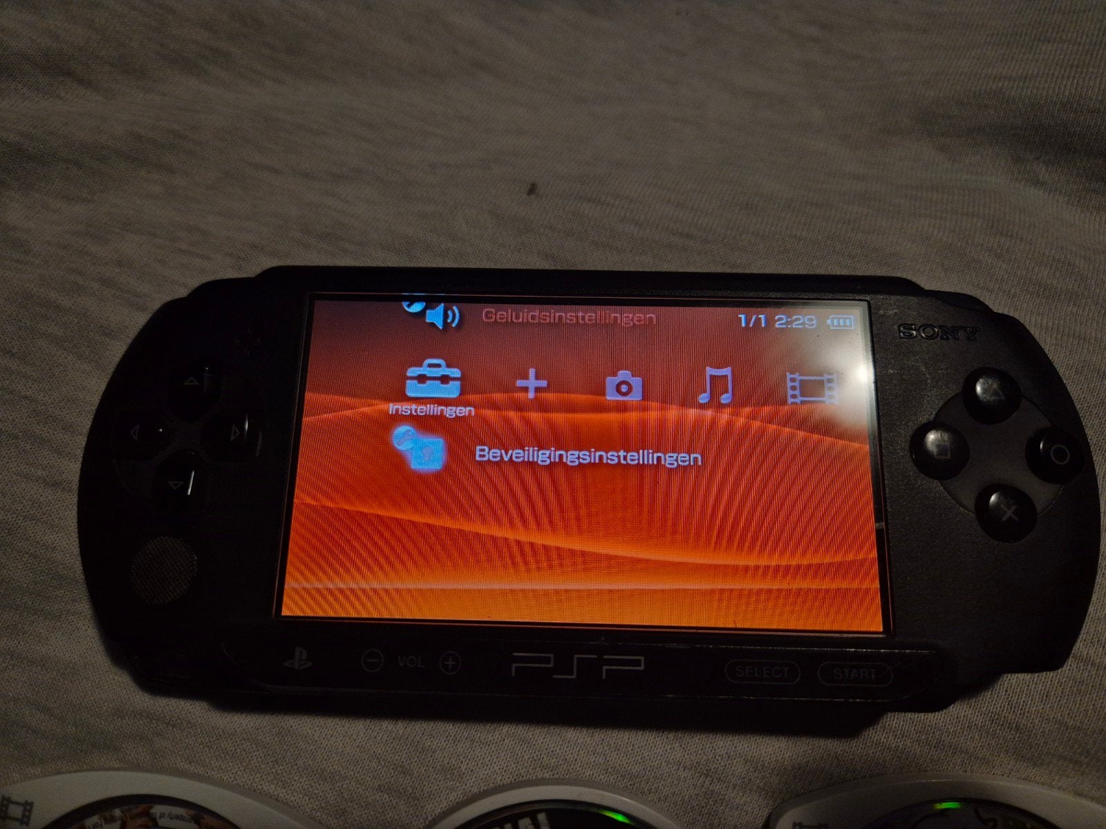 Psp Street E1004 met UMD Movies., Spelcomputers en Games, Ophalen of Verzenden, Gebruikt, Zwart, Met UMD-films