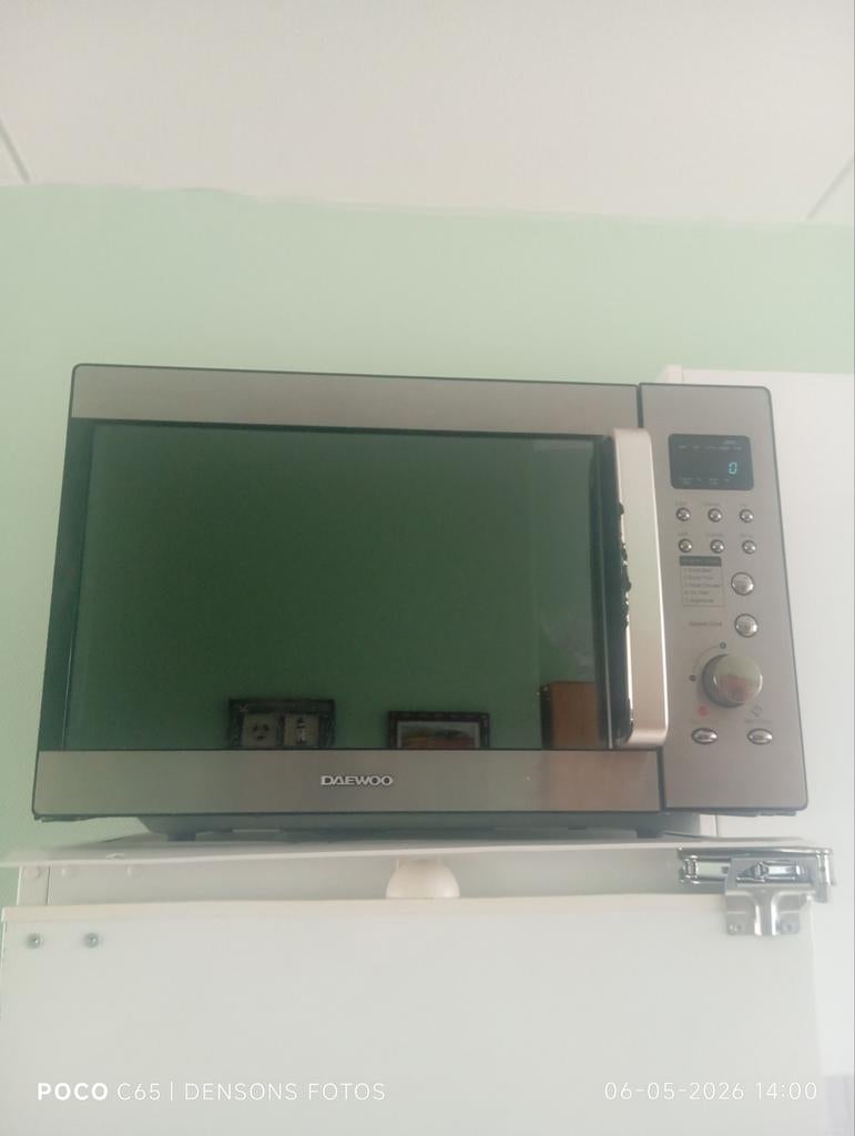 Daewoo combi Magnetron - Zilverkleurig en Compact, Witgoed en Apparatuur, Magnetrons, Gebruikt, Ophalen of Verzenden, Magnetron