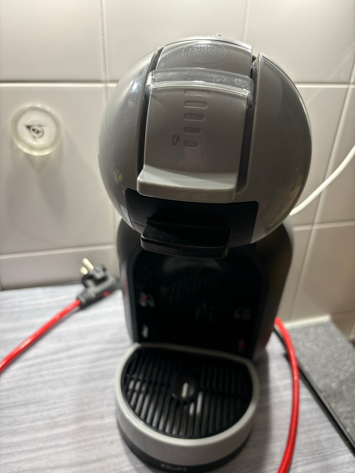 Nescafé Dolce Gusto koffiezetapparaat, Witgoed en Apparatuur, Ophalen, Gebruikt, Koffiemachine, 1 kopje