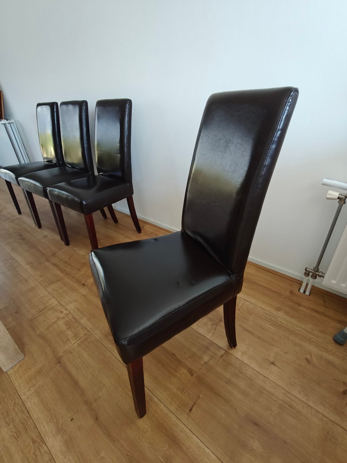 Set van 4 donkerbruine eetkamerstoelen, Huis en Inrichting, Stoelen, Gebruikt, Bruin, Klassiek, Ophalen of Verzenden