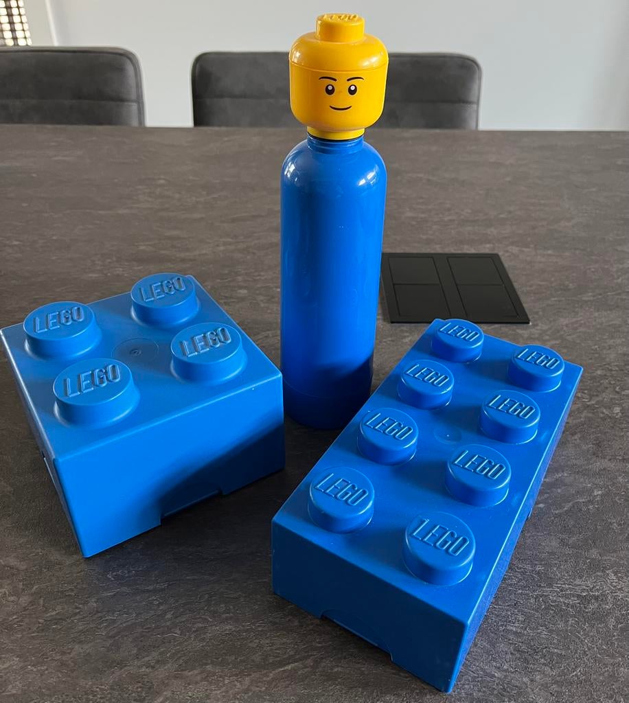 2X LEGO blauwe broodtrommel (opbergbox) en 1 drinkfles., Overige thema's, Lego, Overige typen, Ophalen of Verzenden