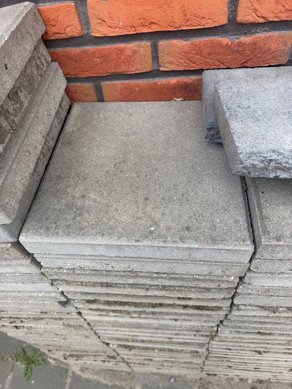 Gratis af te halen: 60m2 stoeptegels 30x30cm, gladde structu, Tuin en Terras, Tegels en Klinkers, Ophalen, Gebruikt, 10 m² of meer