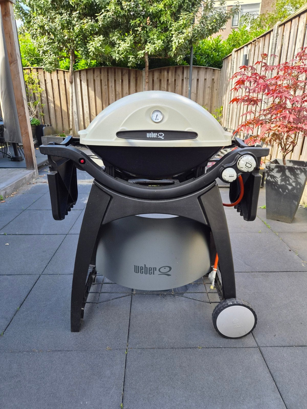 Weber Q Gasbarbecue met onderstel + hoes + 3 gasflessen, Tuin en Terras, Gasbarbecues, Gebruikt, Ophalen