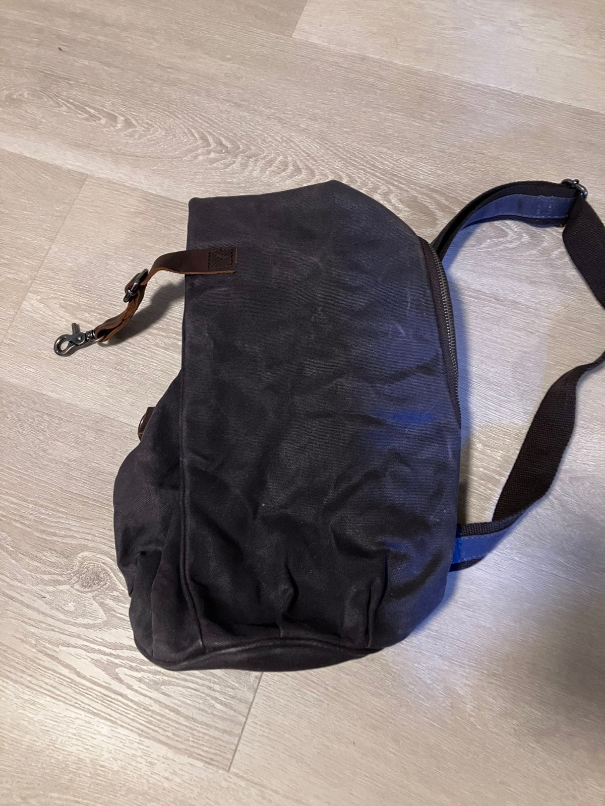 Stevige crossbody tas met veiligheisdklem, Ophalen of Verzenden, Zo goed als nieuw, Zwart