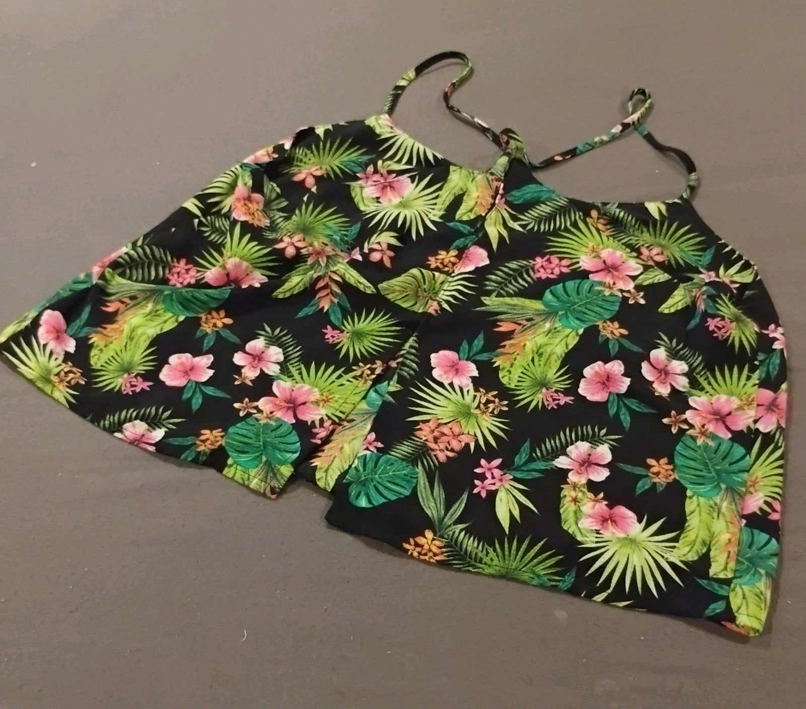 Zwarte crop top met tropische print - Maat S, Zwart, Ophalen of Verzenden, Onbekend, Zo goed als nieuw