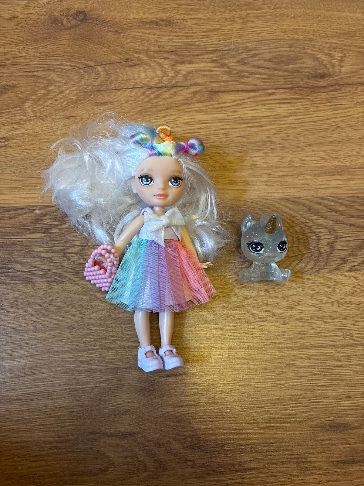 Rainbow High pop met eenhoorn huisdier en accessoires, Ophalen of Verzenden, Zo goed als nieuw, Overige typen