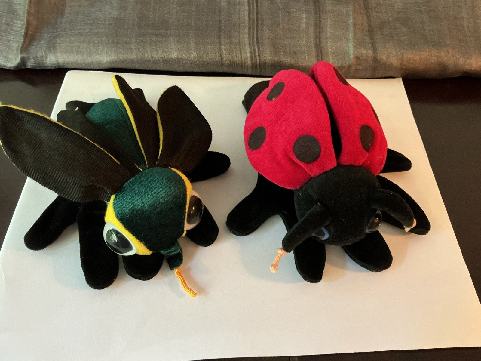 Set van 2  handpoppen: lieveheersbeestje en bij oobr giro555, Ophalen of Verzenden, Gebruikt, Jongen of Meisje